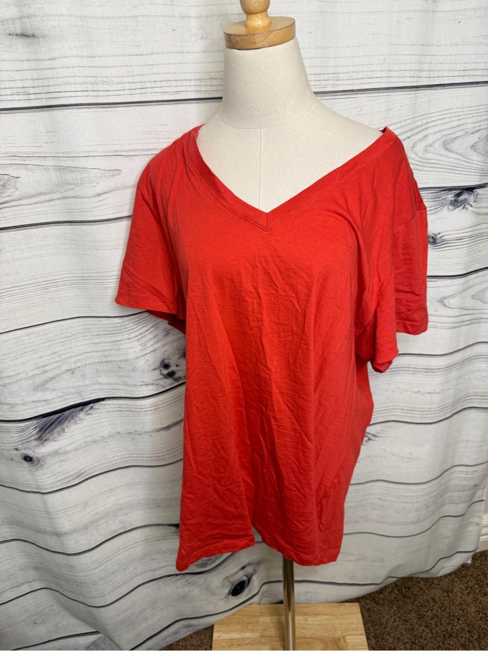 Universal Thread Red V-Neck Short Sleeve Tee